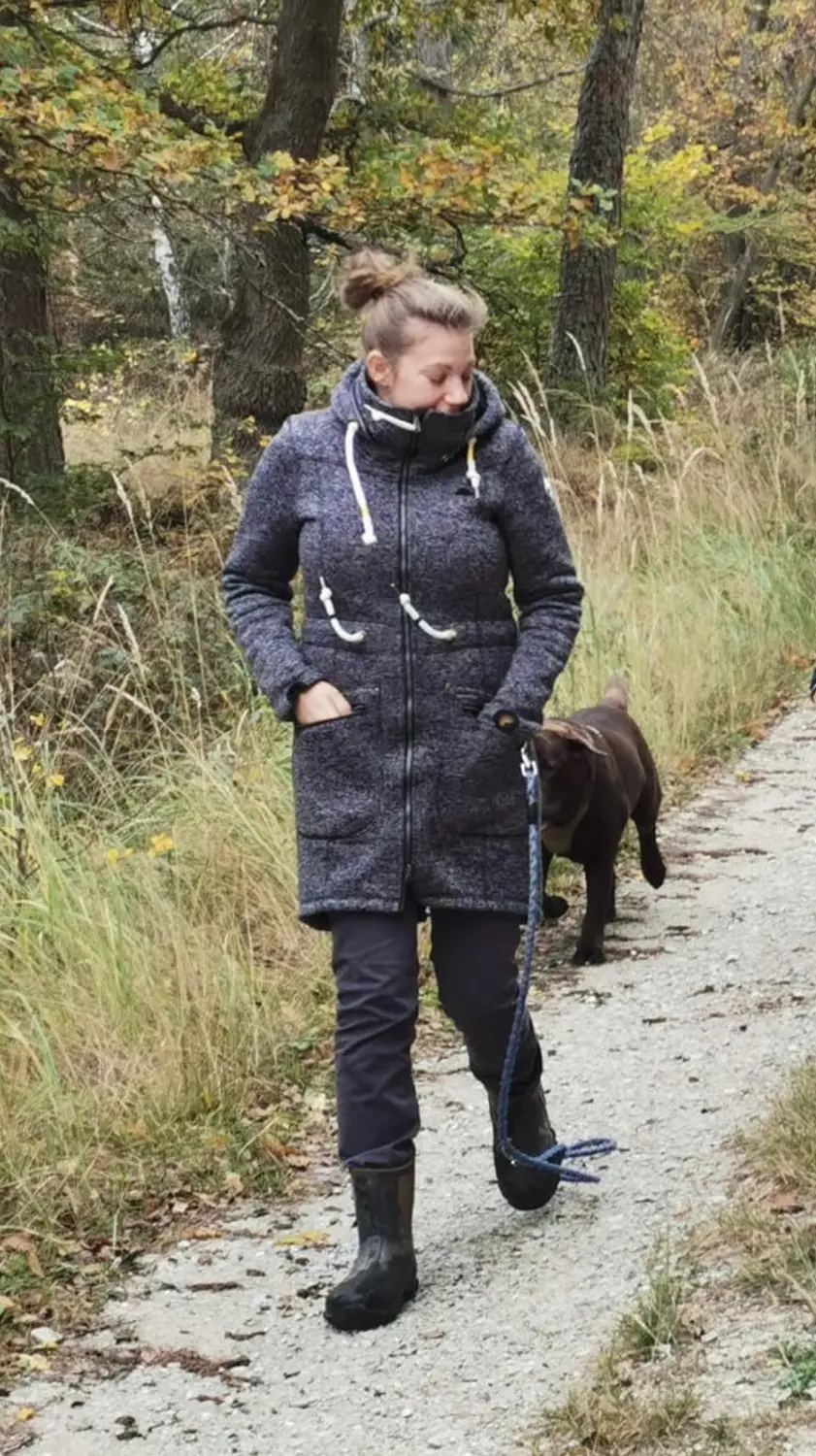 Traumazentrierte Fachberatung Jennifer Konrath- Jennifer mit hund